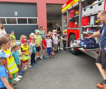 DĚTI Z NADĚJE NA NÁVŠTĚVĚ U HASIČŮ